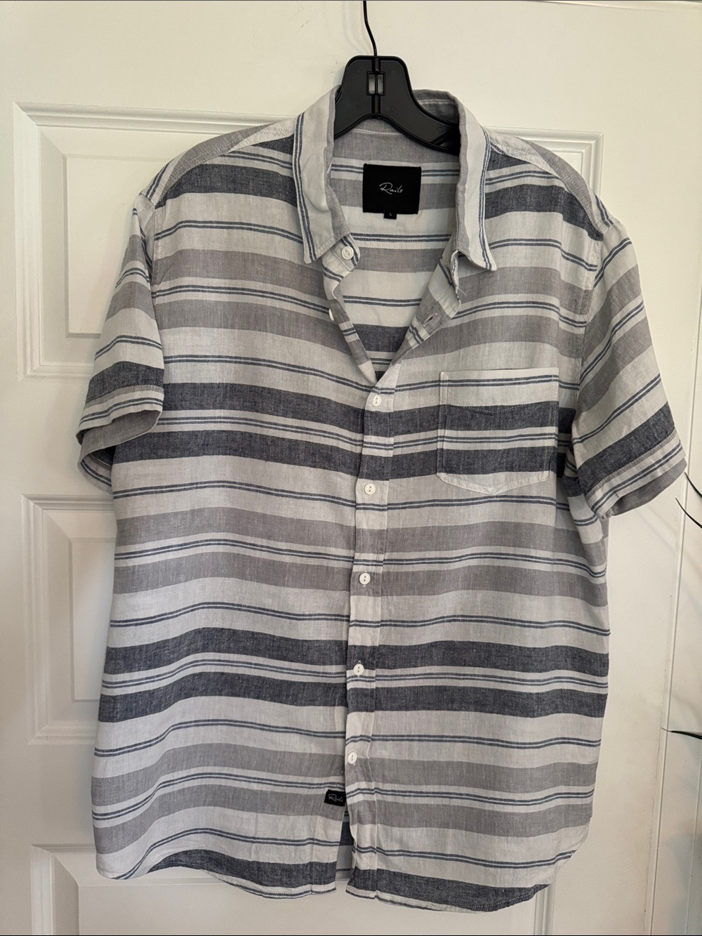 Rails Linen L Short-Sleeve Striped Button-Down Shirt in Gray and White